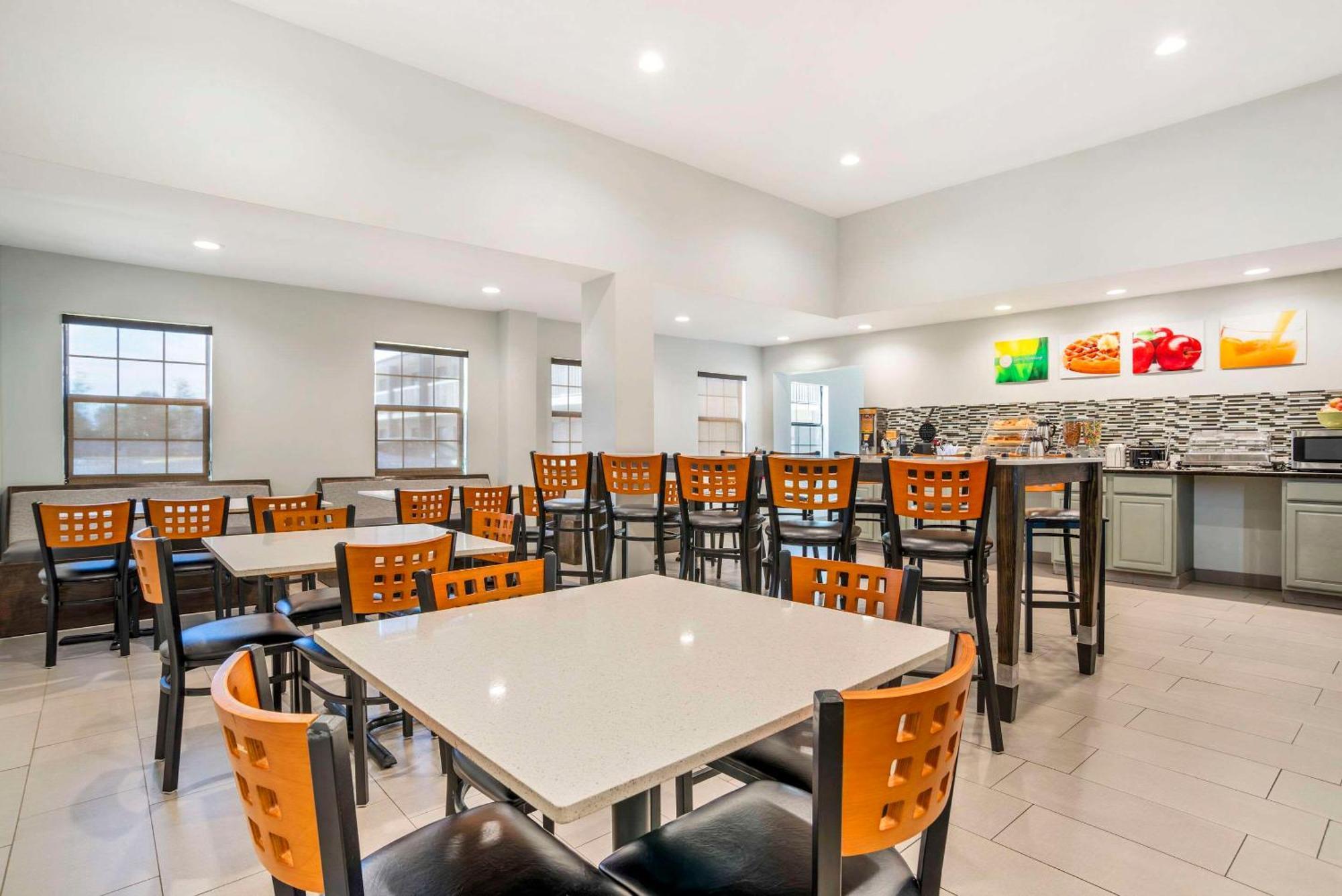 Quality Inn & Conference Center Panama City Extérieur photo